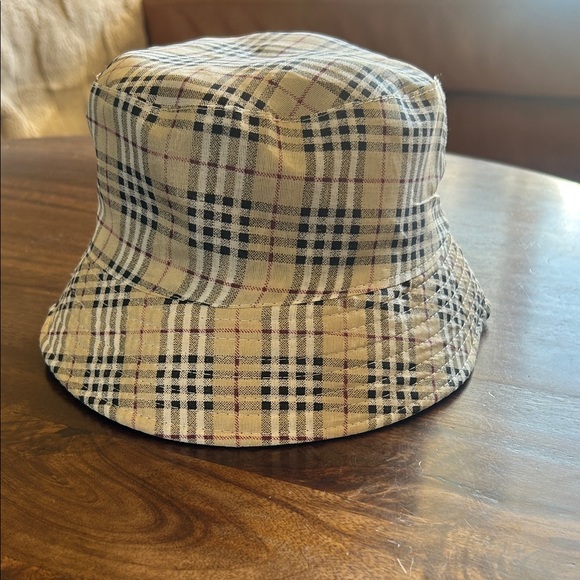 Accessories - NWOT Reversible Plaid Bucket Hat